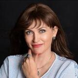 Метапсихолог Глория Мур
