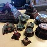 Orgonite und Amulette sowie natürlich auch Chembuster und Cloudbuster
