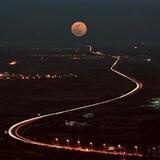 إلى القمر 🌘🔝♥️