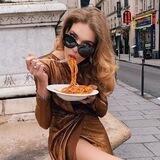 Аня продаёт шмотки