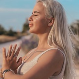 Йога с Апрельской 🧘🏼‍♀️ медитации ✨