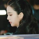 Jisoo : b