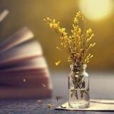ناقلة العلم. 📚🌸