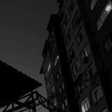 меркантильный уебок.