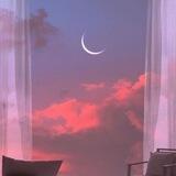 القـمر ونجومـه 💙🌘