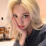 Jeon Somi.