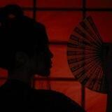 通りの歓楽街