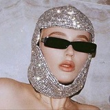 Накинула и пошла