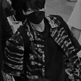 - 𝚘𝚗𝚎 𝚑𝚞𝚗𝚍𝚛𝚎𝚍 𝚜𝚝𝚎𝚙𝚜 𝚋𝚊𝚌𝚔.