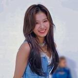 # SANA 湊崎 紗夏