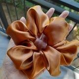 Scrunchies by 𝔖𝔲𝔟𝔬..🎀