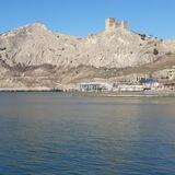 У подножия Генуэзской крепости 🏖