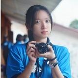 阳光下少女