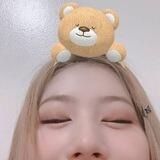 👧