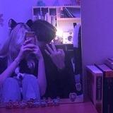 HoT FrieNdS