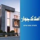 مشاورین املاک جوان