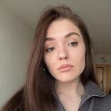 Лиза что-то печатает…