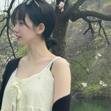 𓂃ֹ ࣪ ˖ .. Secarik narasi tentang wanita jelita dengan langit kelabu.