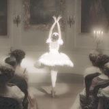 見世物—the ballerinas' mesmerising troupe dance.