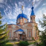 Под сводами храма