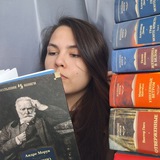 книжная девушка по соседству