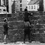 Was ist hinter dieser Mauer?