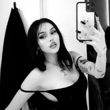 🥂💄── 𖣇 HOT MOMMY : Rebecca Gweanor the natural beauty that radiates from a genius woman.