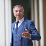 Политолог Марков читает
