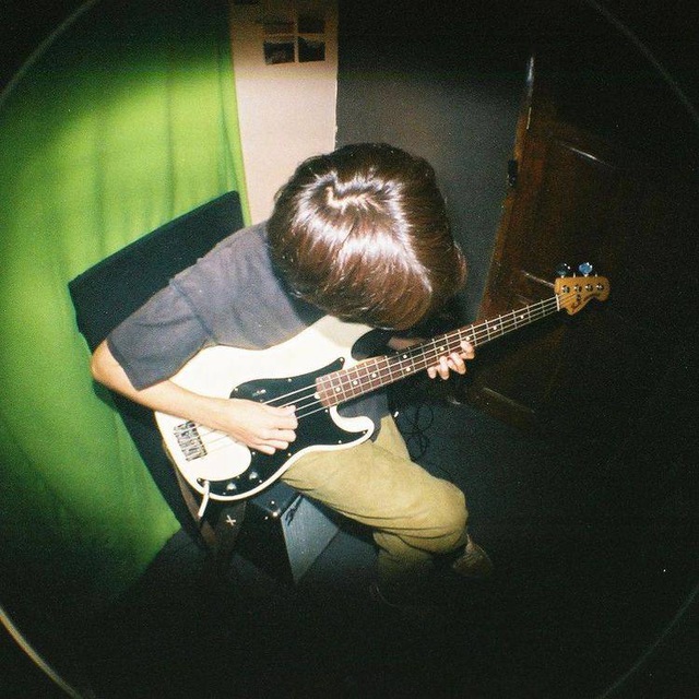 🎸