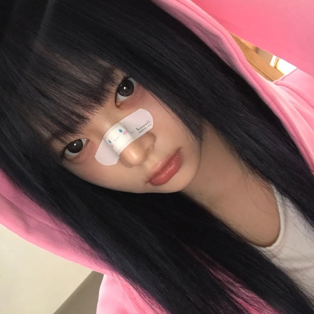 Hong Eunchae. (Close absen)