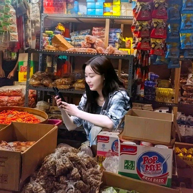 xyra suka jajan