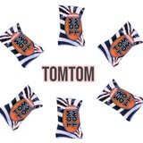 Tom pays
