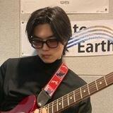 wave to earth.