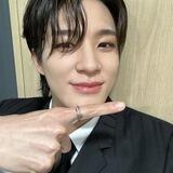 mencintai jeno.