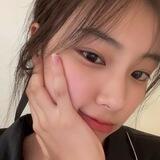 alluring glances, meya! ♥︎
