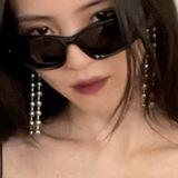 Mark's gf, Cassie