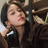 Nadine sedih