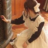 👑. Queen's maid