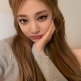 艺桌的女朋友。