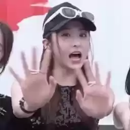 LeSserafimHuhYunjin